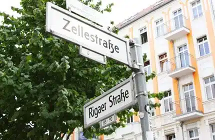 Zellestraße, Ecke Rigaer Straße